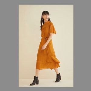 Amour Vert Onie Midi Dress in Gold